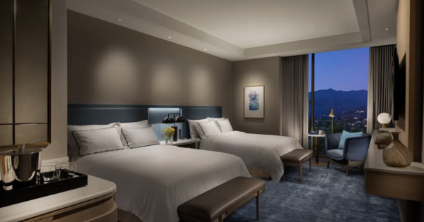 **Hilton's Stunning Arcadia Hotel Opens, Boosting Southern California's Hospitality Scene**