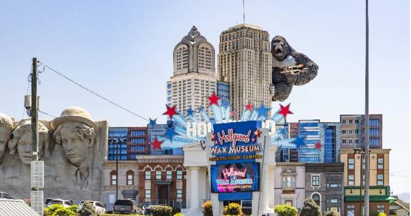 **Unplug & Explore: Winning Strategies for Happy Kids on the Road & at Play**